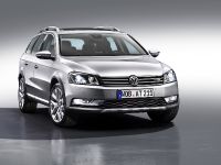 Volkswagen Passat Alltrack (2012) - picture 1 of 6