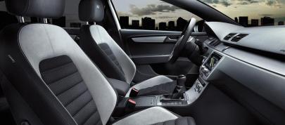 Volkswagen Passat R-Line (2012) - picture 7 of 8