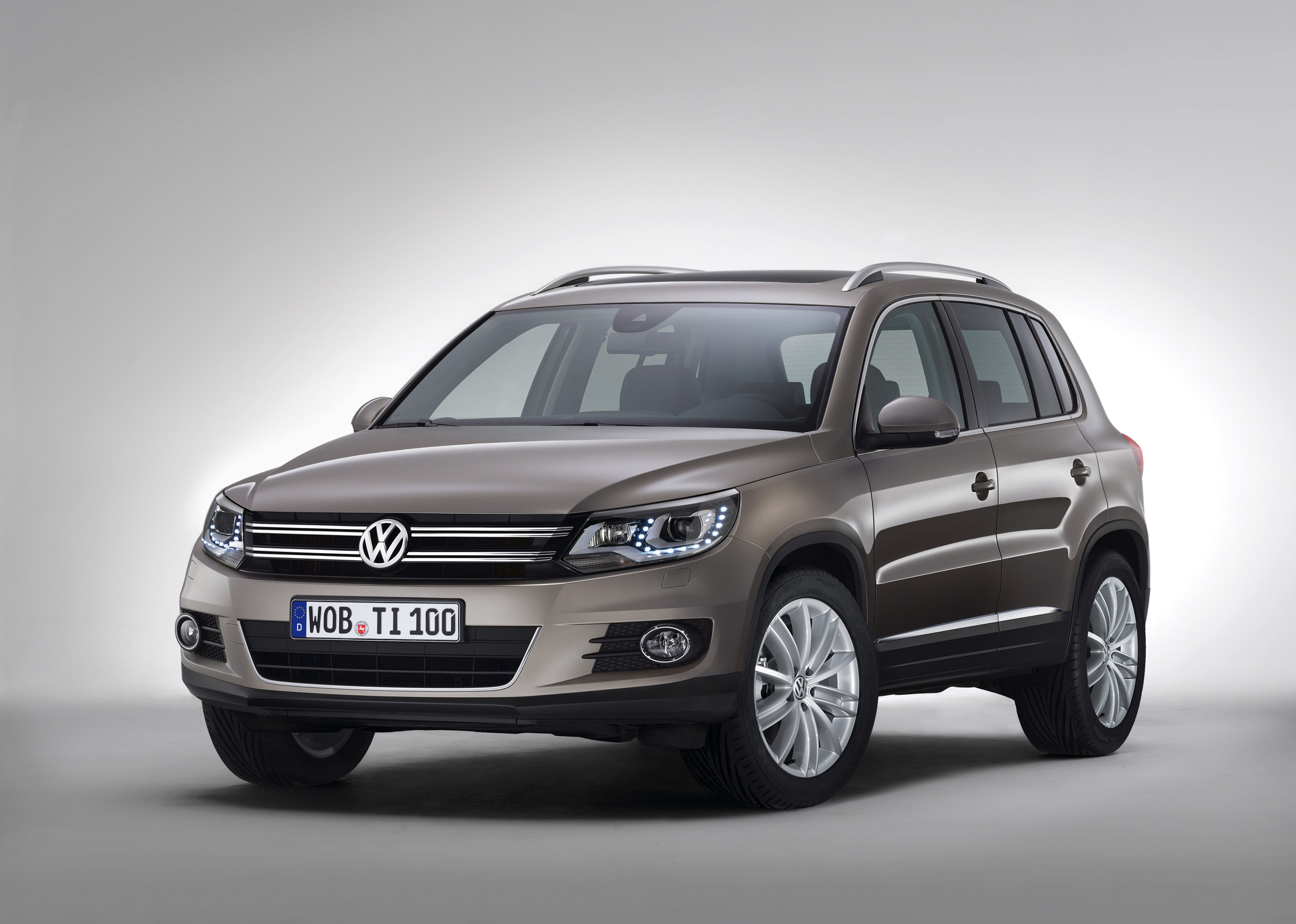 Купить машину volkswagen. Машина Volkswagen Tiguan. Tiguan 2013. Tiguan 2015. Тигуан 2015.