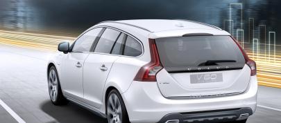 Volvo V60 Plug-in Hybrid (2012) - picture 4 of 37