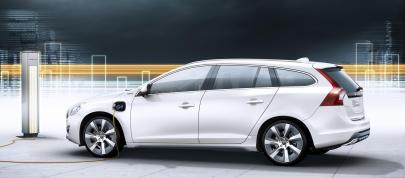 Volvo V60 Plug-in Hybrid (2012) - picture 7 of 37