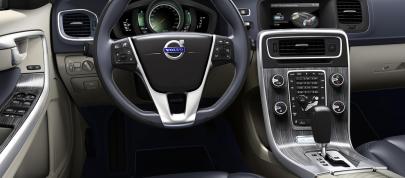 Volvo V60 Plug-in Hybrid (2012) - picture 12 of 37
