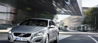 Volvo V60 Plug-in Hybrid (2012) - picture 28 of 37