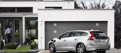 Volvo V60 Plug-in Hybrid (2012) - picture 31 of 37
