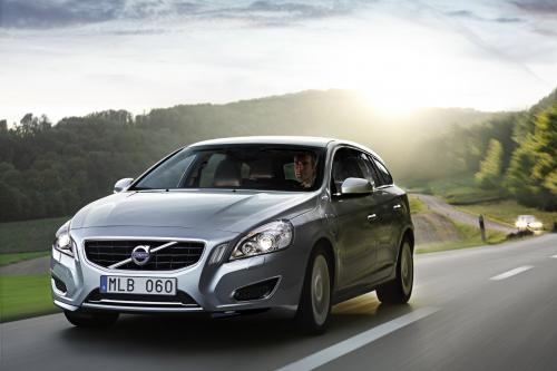 Volvo V60 Plug-in Hybrid (2012) - picture 25 of 37