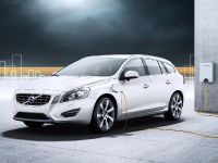 Volvo V60 Plug-in Hybrid (2012) - picture 2 of 37