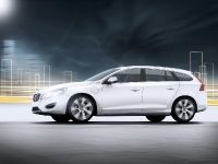 Volvo V60 Plug-in Hybrid (2012) - picture 3 of 37