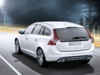 Volvo V60 Plug-in Hybrid (2012) - picture 4 of 37