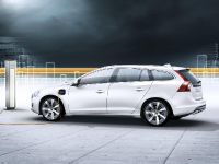 Volvo V60 Plug-in Hybrid (2012) - picture 7 of 37