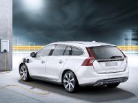 Volvo V60 Plug-in Hybrid (2012) - picture 8 of 37