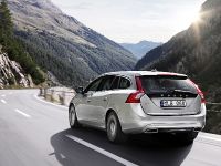 Volvo V60 Plug-in Hybrid (2012) - picture 34 of 37