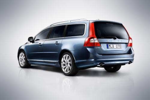 Volvo V70 (2012) - picture 1 of 2