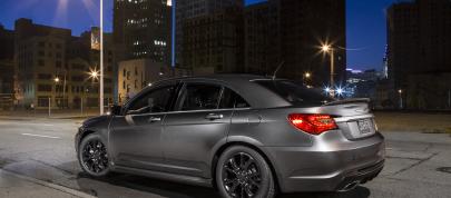 .5 Chrysler 200 S Special Edition (2013) - picture 4 of 17