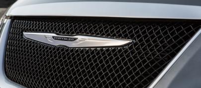 .5 Chrysler 200 S Special Edition (2013) - picture 15 of 17