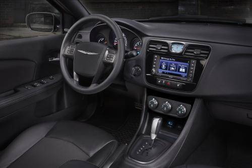 .5 Chrysler 200 S Special Edition (2013) - picture 8 of 17