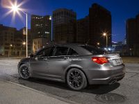 .5 Chrysler 200 S Special Edition (2013) - picture 4 of 17