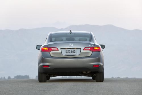 Acura ILX Sedan (2013) - picture 16 of 20