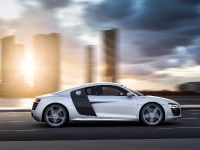 Audi R8 V10 Coupe (2013) - picture 2 of 4