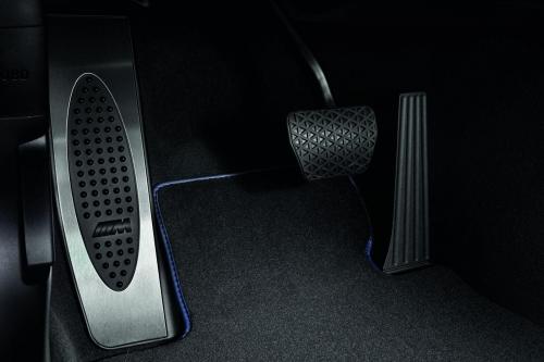 BMW 135is Coupe and Convertible US (2013) - picture 8 of 9