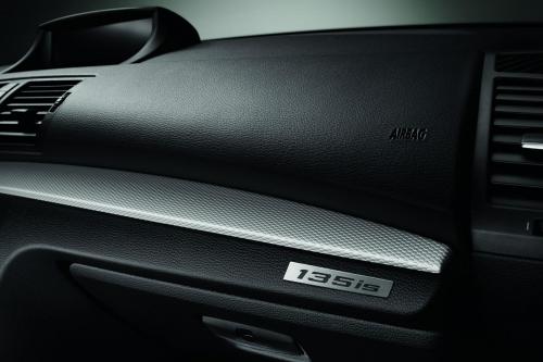 BMW 135is Coupe and Convertible US (2013) - picture 9 of 9