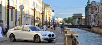 BMW 7 Series (2013) - picture 12 of 41