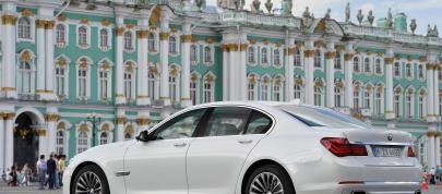 BMW 7 Series (2013) - picture 20 of 41