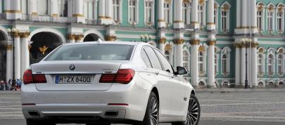 BMW 7 Series (2013) - picture 23 of 41