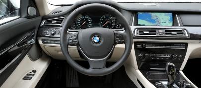 BMW 7 Series (2013) - picture 31 of 41
