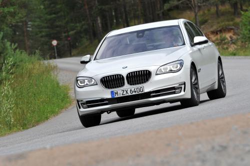BMW 7 Series (2013) - picture 1 of 41