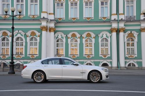 BMW 7 Series (2013) - picture 16 of 41