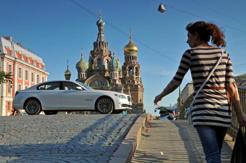 BMW 7 Series (2013) - picture 17 of 41
