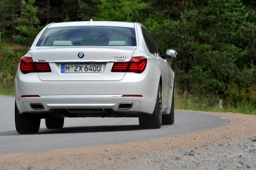 BMW 7 Series (2013) - picture 25 of 41