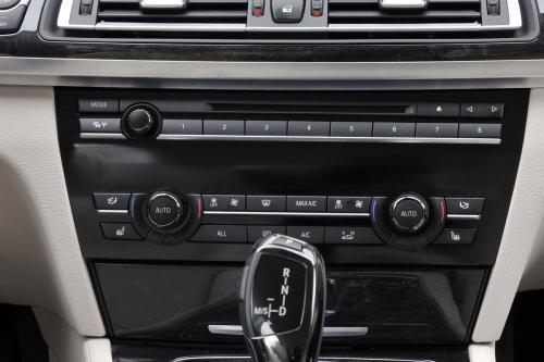 BMW 7 Series (2013) - picture 33 of 41