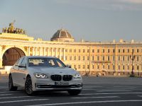 BMW 7 Series (2013) - picture 2 of 41
