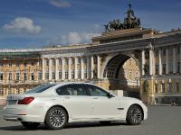 BMW 7 Series (2013) - picture 18 of 41