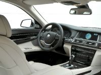 BMW 7 Series (2013) - picture 29 of 41