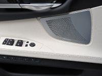 BMW 7 Series (2013) - picture 34 of 41
