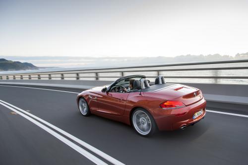 BMW Z4 sDrive18i (2013) - picture 8 of 12