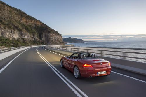 BMW Z4 sDrive18i (2013) - picture 9 of 12
