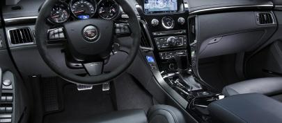 Cadillac CTS-V (2013) - picture 15 of 18