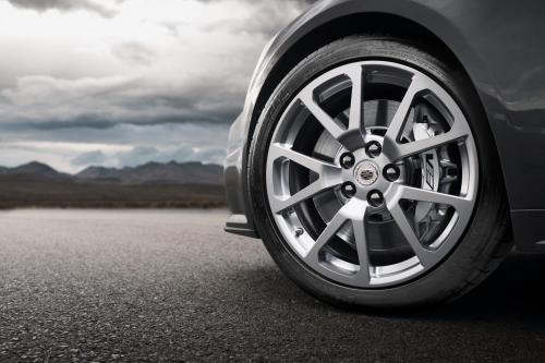 Cadillac CTS-V (2013) - picture 16 of 18