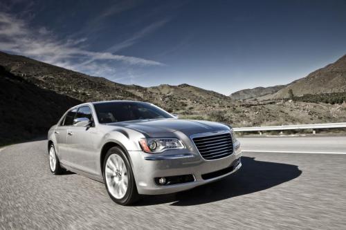 Chrysler 300 Glacier Edition (2013) - picture 1 of 3