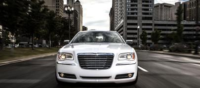Chrysler 300 Motown Edition (2013) - picture 4 of 23