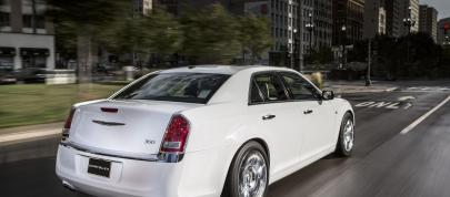 Chrysler 300 Motown Edition (2013) - picture 7 of 23