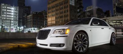 Chrysler 300 Motown Edition (2013) - picture 12 of 23