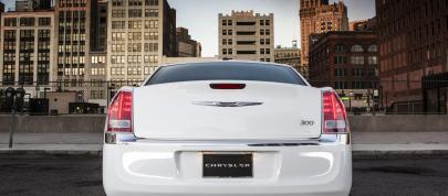 Chrysler 300 Motown Edition (2013) - picture 15 of 23