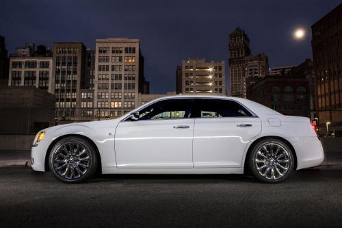 Chrysler 300 Motown Edition (2013) - picture 9 of 23