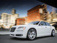 Chrysler 300 Motown Edition (2013) - picture 2 of 23