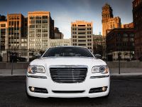 Chrysler 300 Motown Edition (2013) - picture 5 of 23