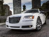 Chrysler 300 Motown Edition (2013) - picture 10 of 23